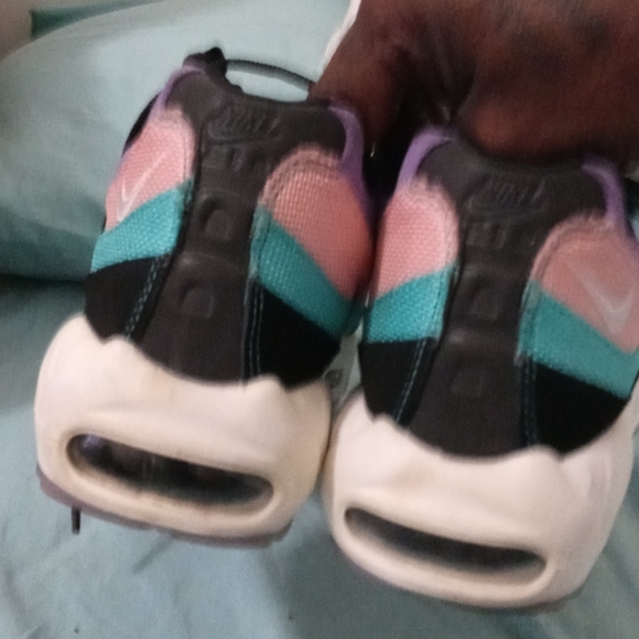 Airmax aneakers - Picture 2 of 3